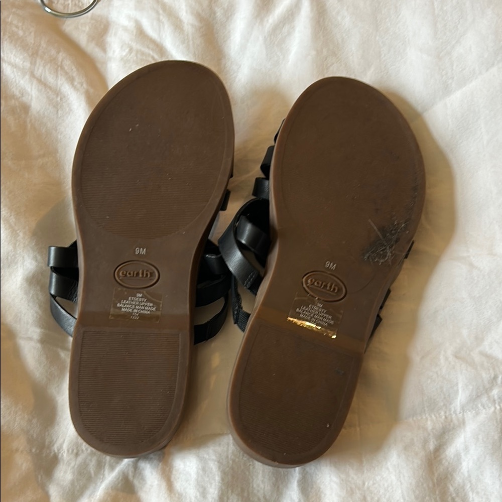 Earth Women's Black Sandals - Picture 5 of 5
